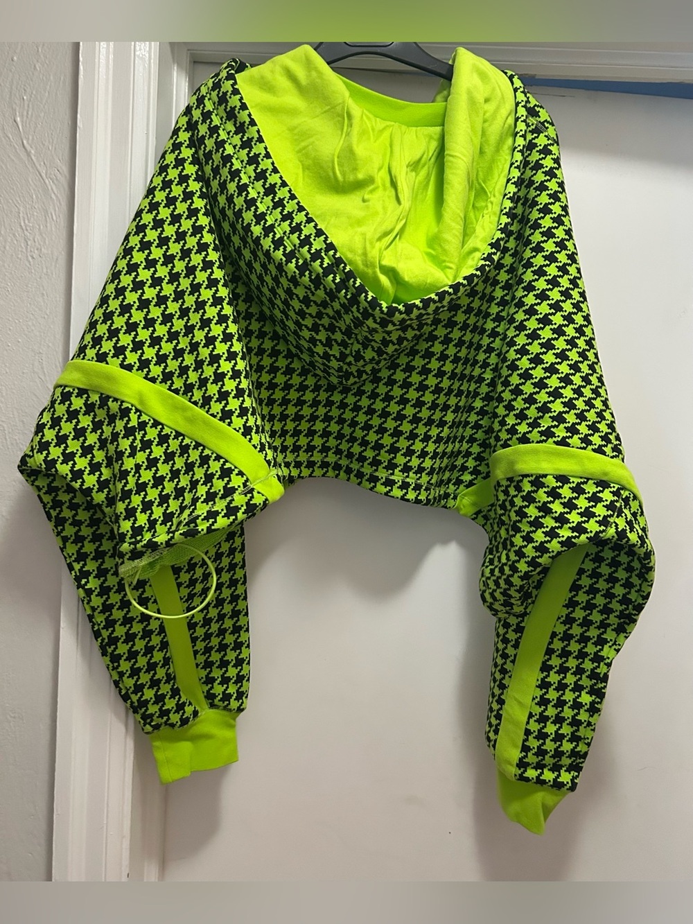 Ivy Park Neon Lime & Black Houndstooth Cropped Hoodie NWT M - Picture 2 of 4